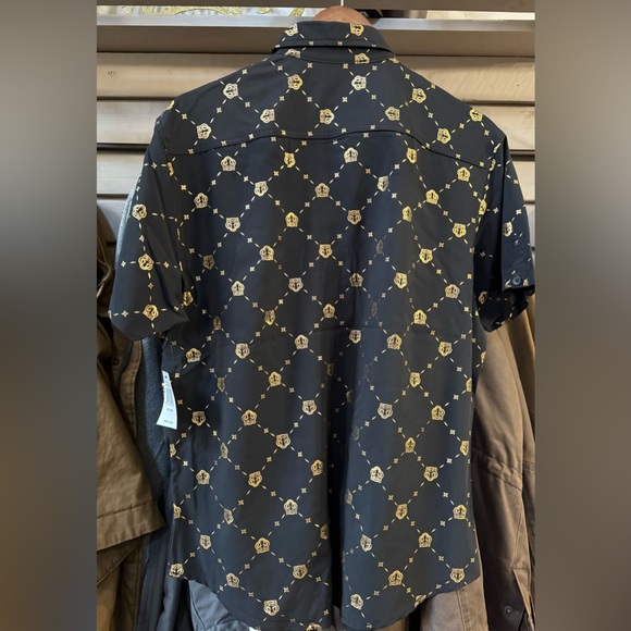 Drill clothing co, short sleeve button down dress shirt, size M 
NWT - Picture 4 of 4